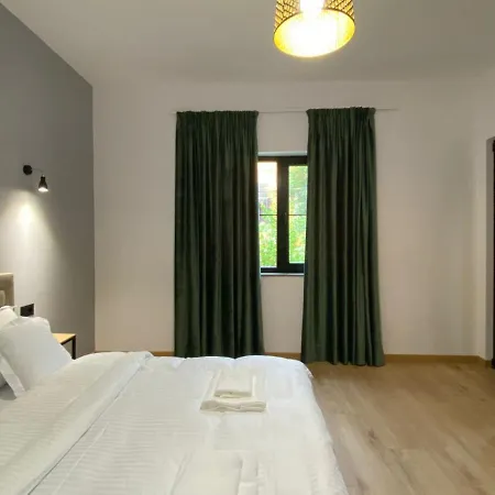 Jasmine * ティラナ